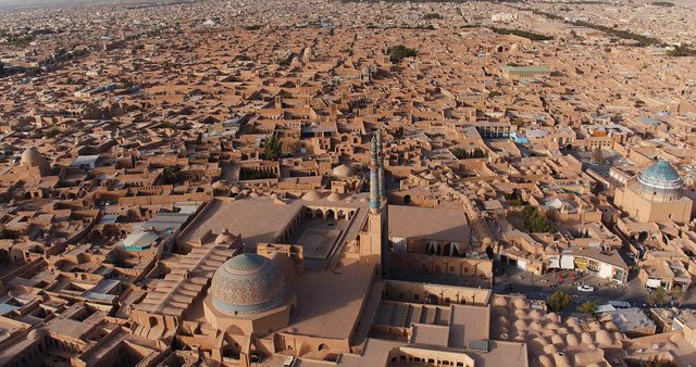 مرکز پژوهشهای مجلس راهکارهای معماری و شهرسازی برای تهویه و خنکسازی شهرهای گرم ایران را بررسی کرد; ساختمانها در برابر تابستانهای داغ چقدر آمادهاند؟